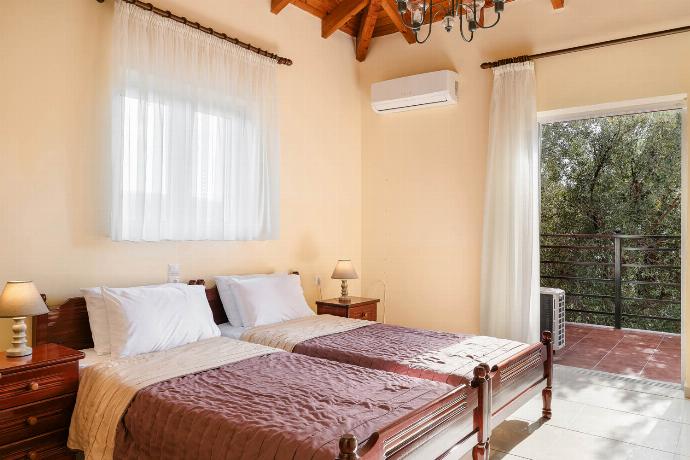  . - Villa Aliona . (Photo Gallery) }}