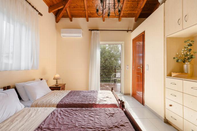  . - Villa Aliona . (Photo Gallery) }}