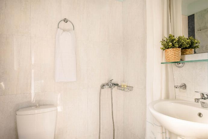  . - Villa Aliona . (Photo Gallery) }}