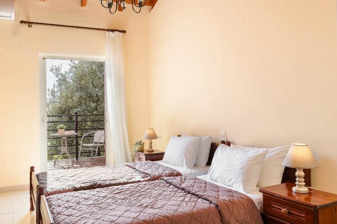  . - Villa Aliona . (Photo Gallery) }}