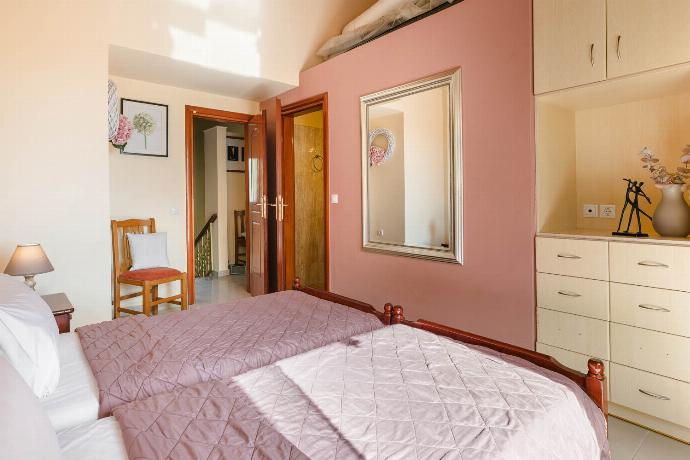  . - Villa Aliona . (Photo Gallery) }}