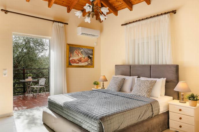  . - Villa Aliona . (Photo Gallery) }}