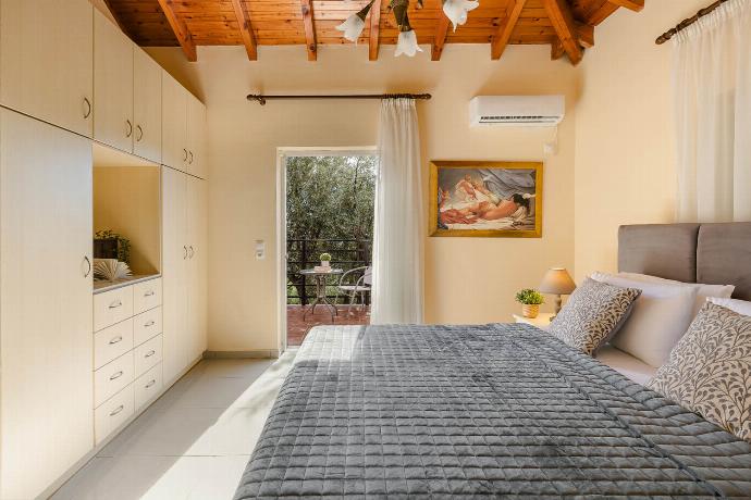  . - Villa Aliona . (Photo Gallery) }}