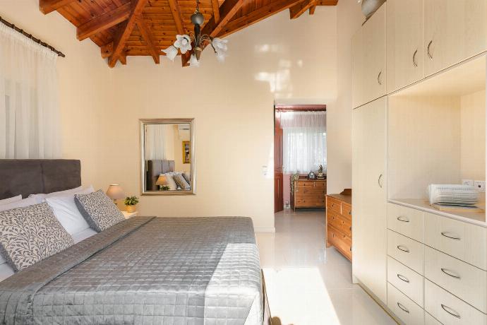  . - Villa Aliona . (Photo Gallery) }}