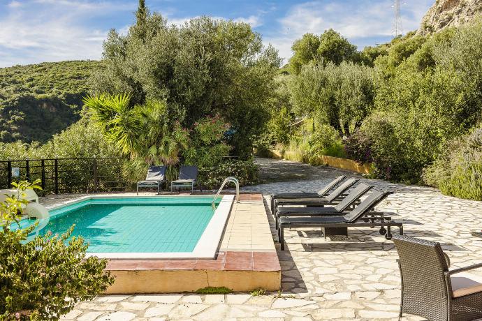  . - Villa Aliona . (Photo Gallery) }}