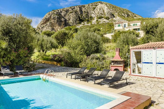  . - Villa Aliona . (Photo Gallery) }}