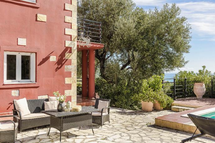  . - Villa Aliona . (Photo Gallery) }}