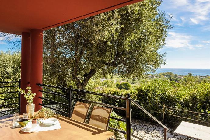  . - Villa Aliona . (Photo Gallery) }}