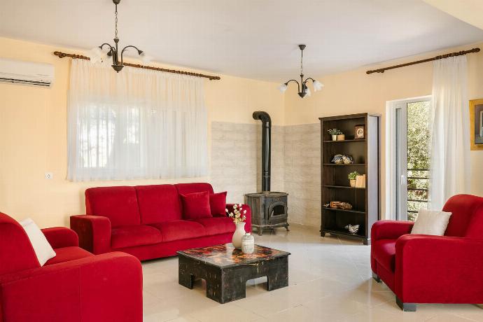  . - Villa Aliona . (Photo Gallery) }}