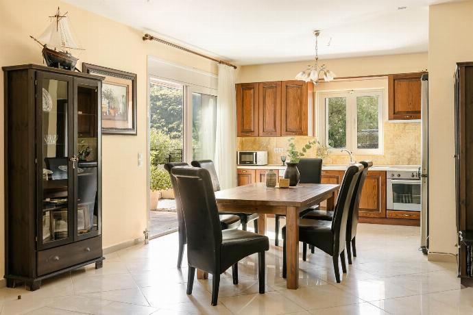  . - Villa Aliona . (Photo Gallery) }}