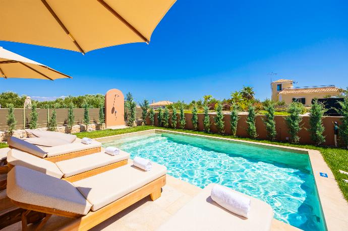 Private pool and terrace . - Villa Analidia Experience . (Fotogalerie) }}