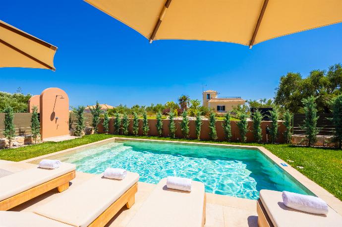 Private pool and terrace . - Villa Analidia Experience . (Fotogalerie) }}