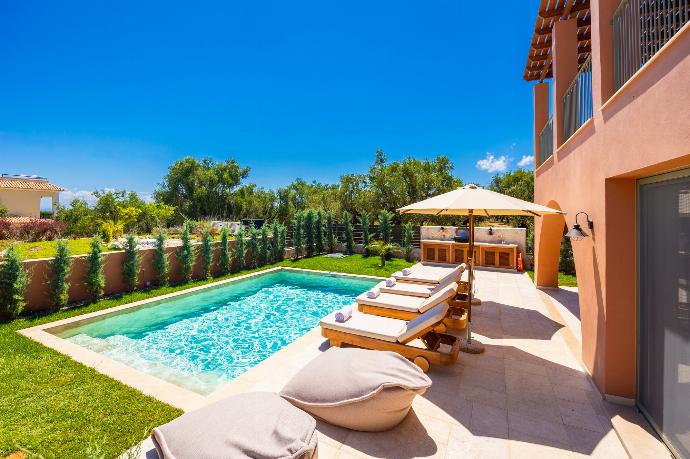 Private pool and terrace . - Villa Analidia Experience . (Fotogalerie) }}