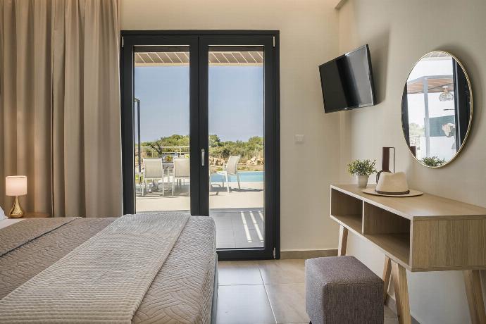  . - Villa Pinelopi Tria . (Photo Gallery) }}