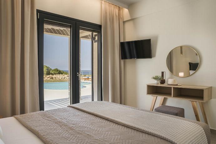  . - Villa Pinelopi Tria . (Photo Gallery) }}