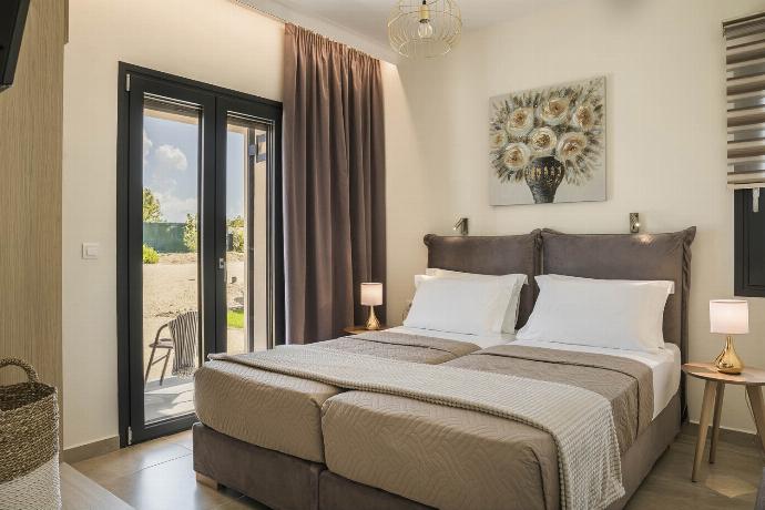  . - Villa Pinelopi Tria . (Photo Gallery) }}
