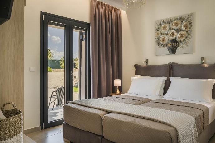 . - Villa Pinelopi Tria . (Photo Gallery) }}