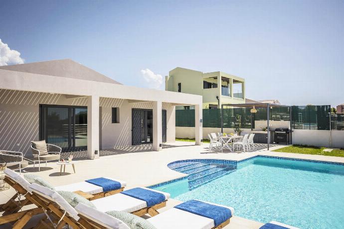  . - Villa Pinelopi Tria . (Photo Gallery) }}