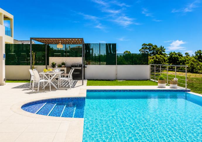 Villa Pinelopi Tria