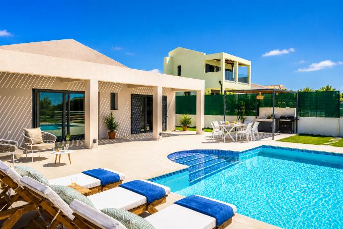Villa Pinelopi Tria