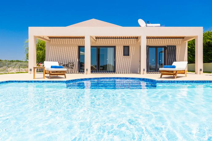 Beautiful villa with private pool and terrace with sea views . - Villa Pinelopi Tria . (Galleria fotografica) }}