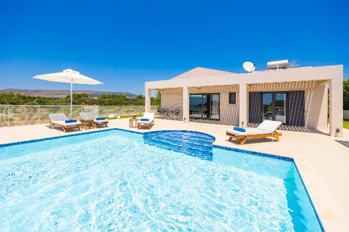 Beautiful villa with private pool and terrace with sea views . - Villa Pinelopi Tria . (Galleria fotografica) }}
