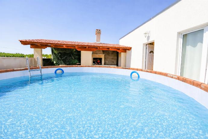  . - Villa Lara . (Photo Gallery) }}