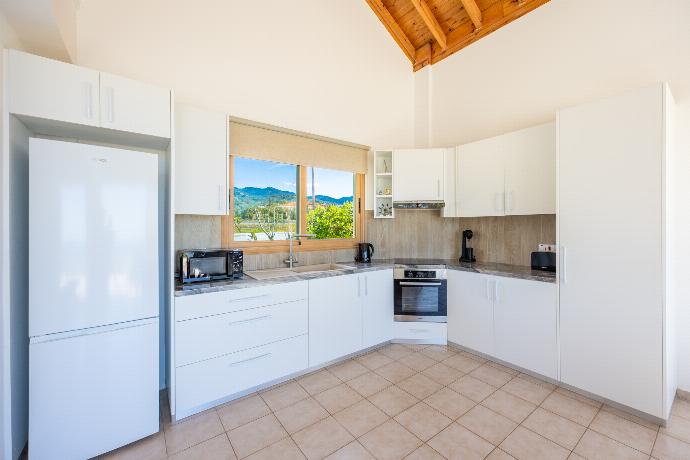  . - Villa Kochili . (Γκαλερί Φωτογραφιών) }}