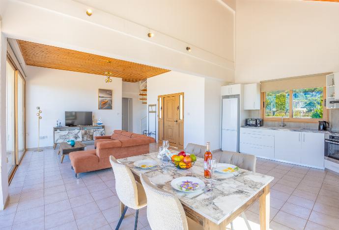  . - Villa Kochili . (Γκαλερί Φωτογραφιών) }}