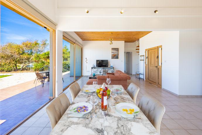  . - Villa Kochili . (Γκαλερί Φωτογραφιών) }}