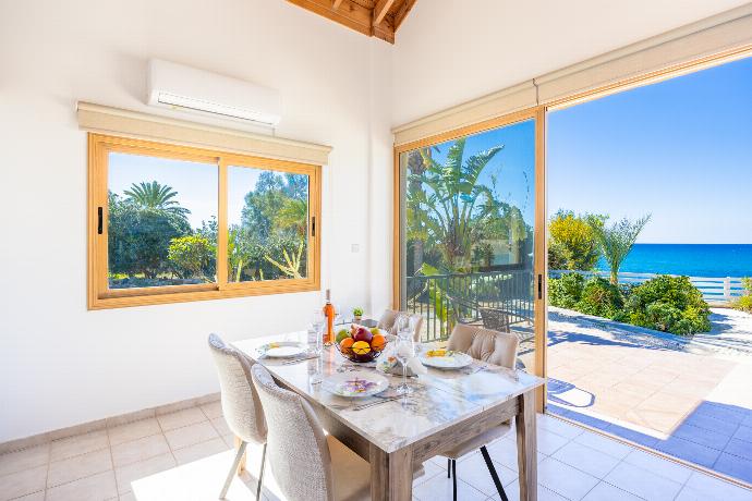  . - Villa Kochili . (Γκαλερί Φωτογραφιών) }}