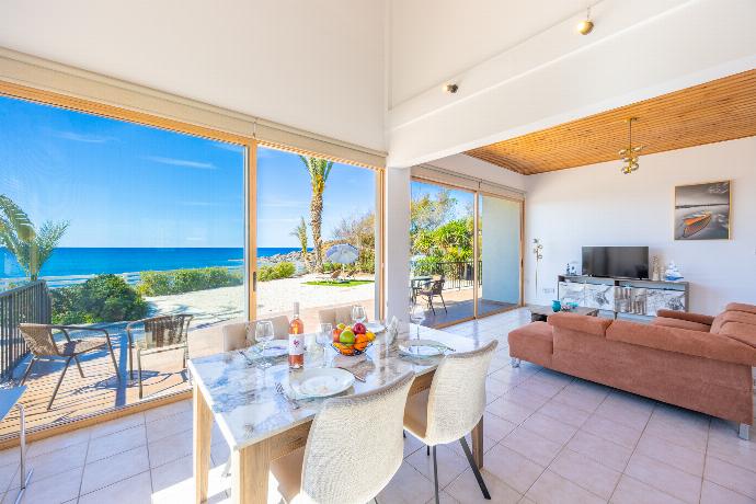  . - Villa Kochili . (Γκαλερί Φωτογραφιών) }}