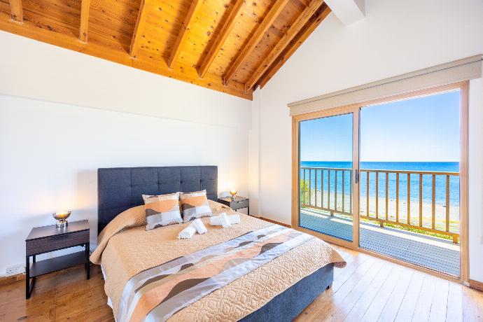  . - Villa Kochili . (Γκαλερί Φωτογραφιών) }}