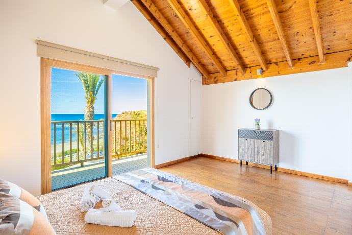  . - Villa Kochili . (Γκαλερί Φωτογραφιών) }}