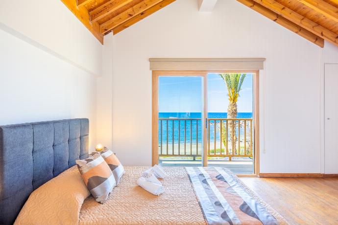  . - Villa Kochili . (Γκαλερί Φωτογραφιών) }}