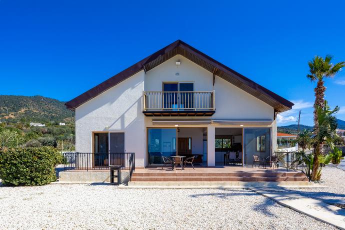  . - Villa Kochili . (Γκαλερί Φωτογραφιών) }}