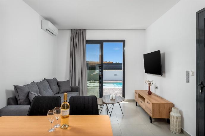  . - Villa Salty Sun 5 . (Photo Gallery) }}