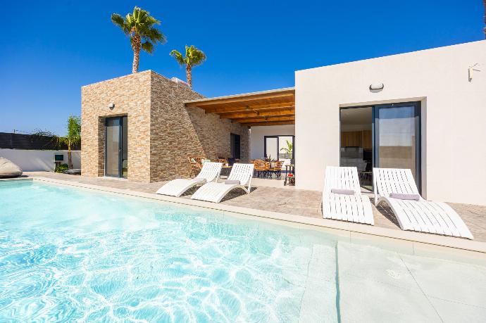 Beautiful villa with private pool and terrace . - Villa Salty Sun 5 . (Galerie de photos) }}