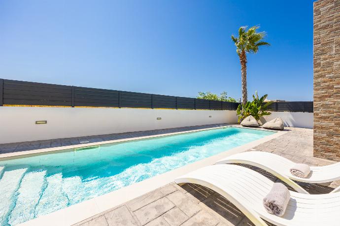 Private pool and terrace . - Villa Salty Sun 5 . (Galerie de photos) }}