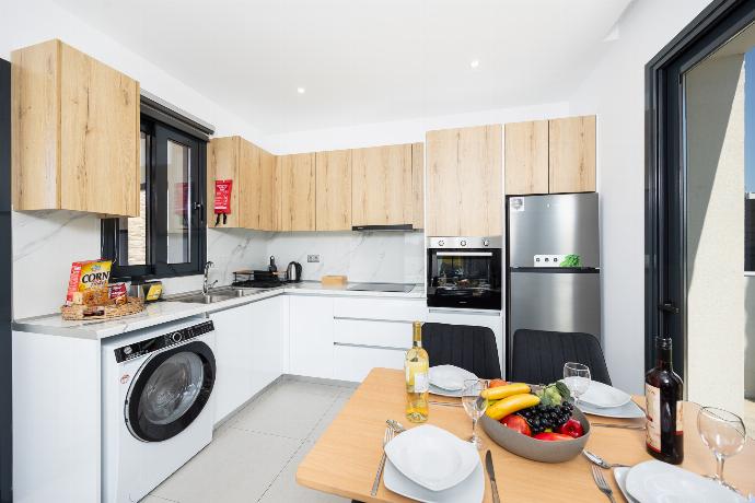 Equipped kitchen . - Villa Salty Sun 5 . (Galerie de photos) }}