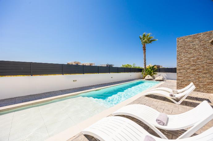 Private pool and terrace . - Villa Salty Sun 5 . (Galerie de photos) }}