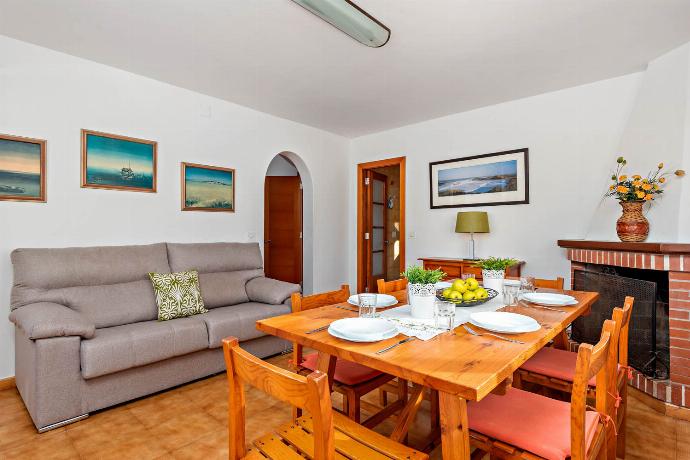  . - Villa Ponent . (Photo Gallery) }}