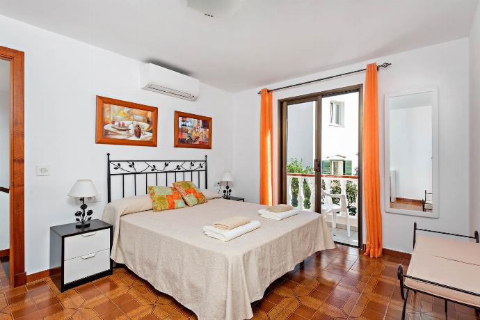  . - Villa Ponent . (Photo Gallery) }}