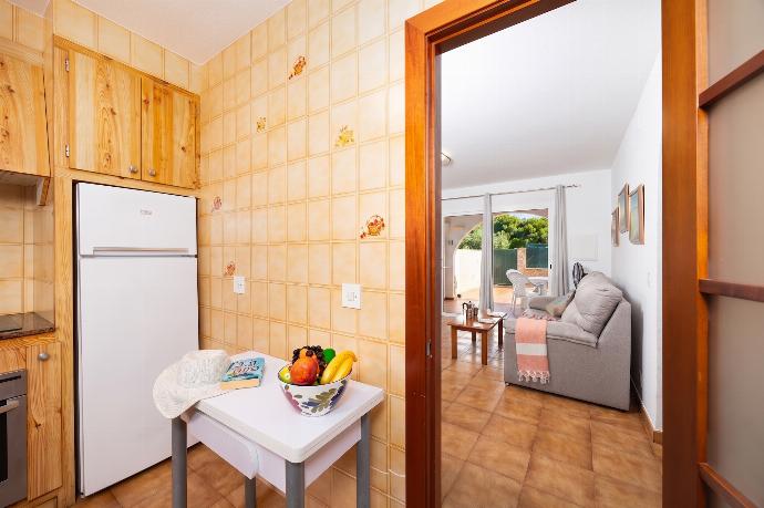 Equipped kitchen . - Villa Ponent . (Photo Gallery) }}