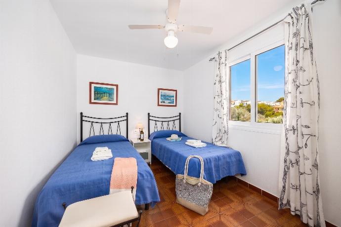 Twin bedroom with A/C . - Villa Ponent . (Photo Gallery) }}
