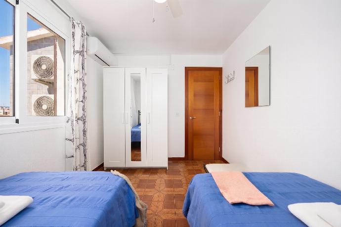 Twin bedroom with A/C . - Villa Ponent . (Photo Gallery) }}