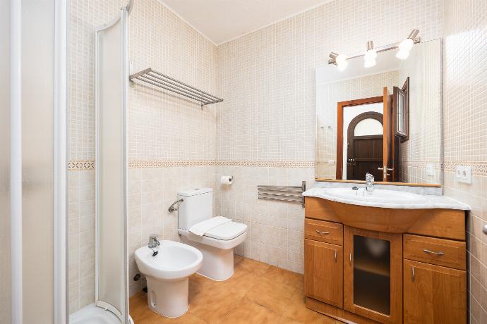 Family bathroom with shower . - Villa Ponent . (Photo Gallery) }}