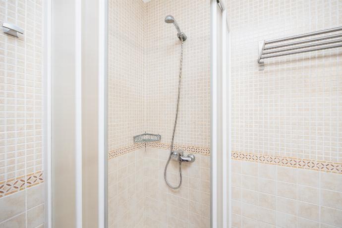 Family bathroom with shower . - Villa Ponent . (Photo Gallery) }}