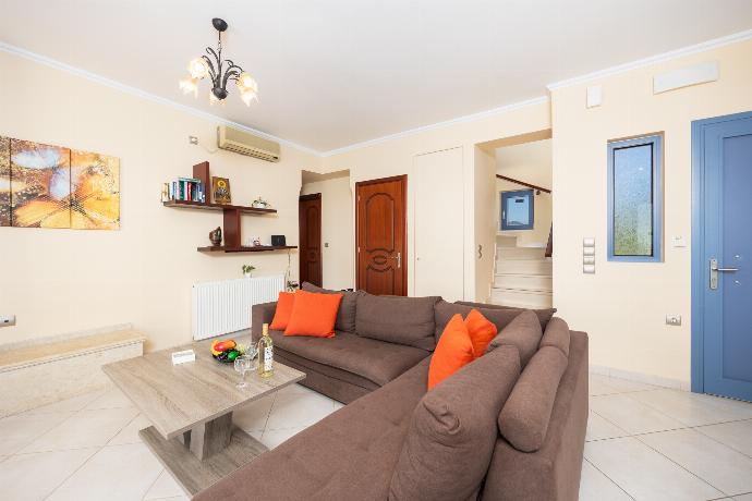 Living room with sofa, dining area, ornamental fireplace, A/C, WiFi internet, and satellite TV . - Villa Xenia . (Galerie de photos) }}
