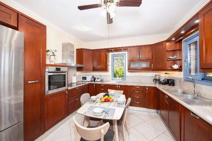 Equipped kitchen . - Villa Xenia . (Galerie de photos) }}